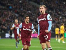 开云体育中国-西汉姆联队主场取胜，继续追赶前列球队