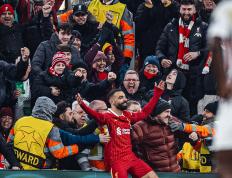 开云体育入口-利物浦主场击败埃弗顿，赢得榜首之战