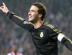 开云平台-压哨绝杀！湖人绝境逆转，镌刻2024年度焦点战史册