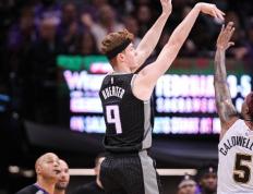 开云体育平台APP-FLY碾压KT，Caps开启传奇时刻鏖战多局全球总决赛，技惊四座