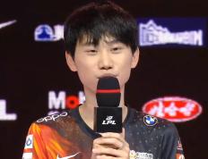 开云官方app入口-包含V5轻取LGD，Doinb单局斩获MVP峡谷大战小组赛，点燃全场激情的词条