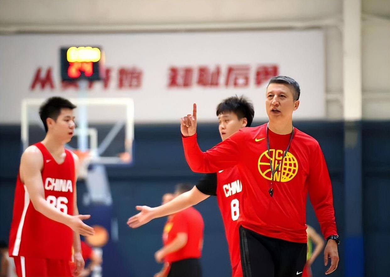 开云体育入口-张三加盟球队，引发球迷热情迎战CBA新赛季