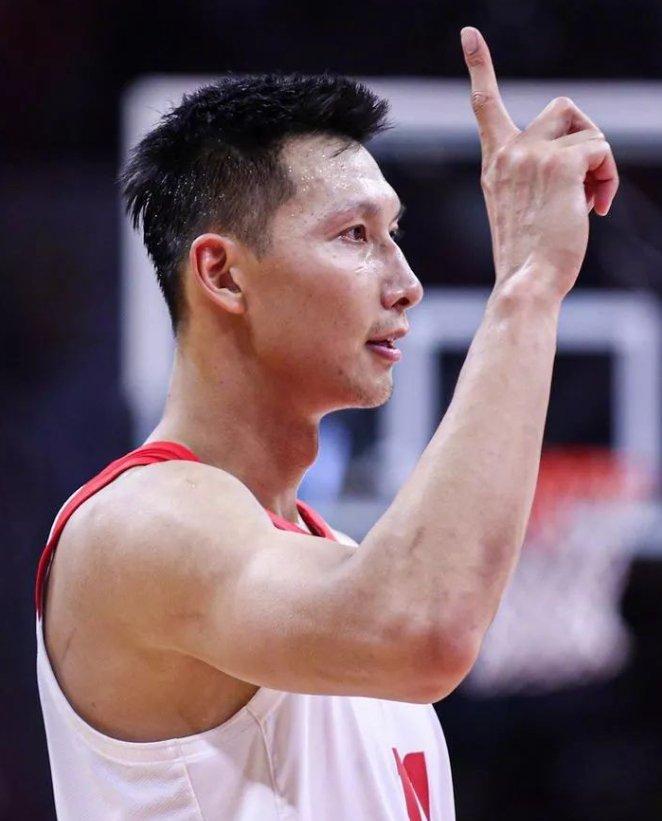 开云体育官方网站-中国男篮热身赛：易建联发挥出色，带领队伍取得胜利