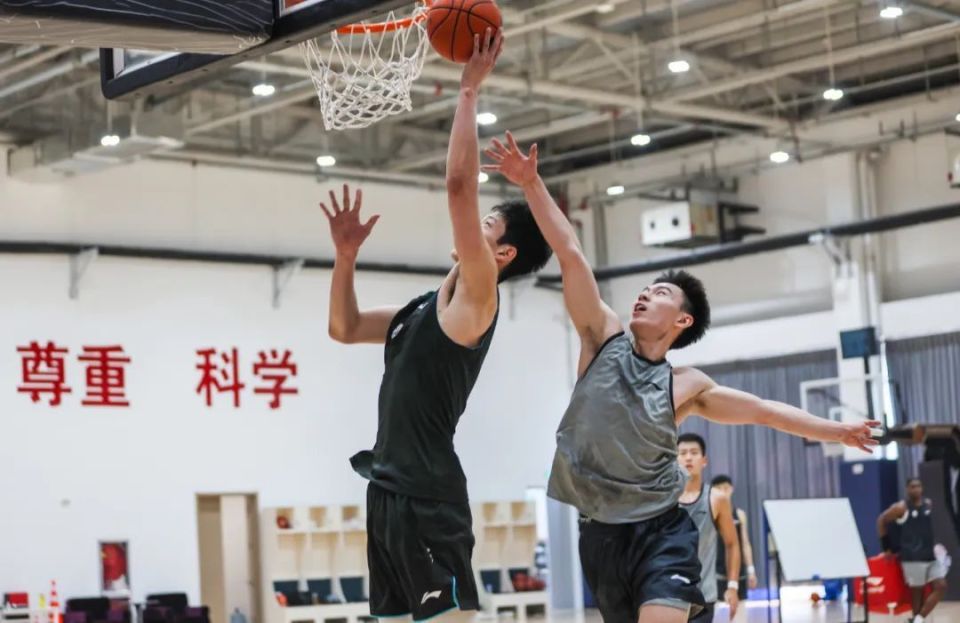 开云下载-选手积极备战，赢得关注与尊重