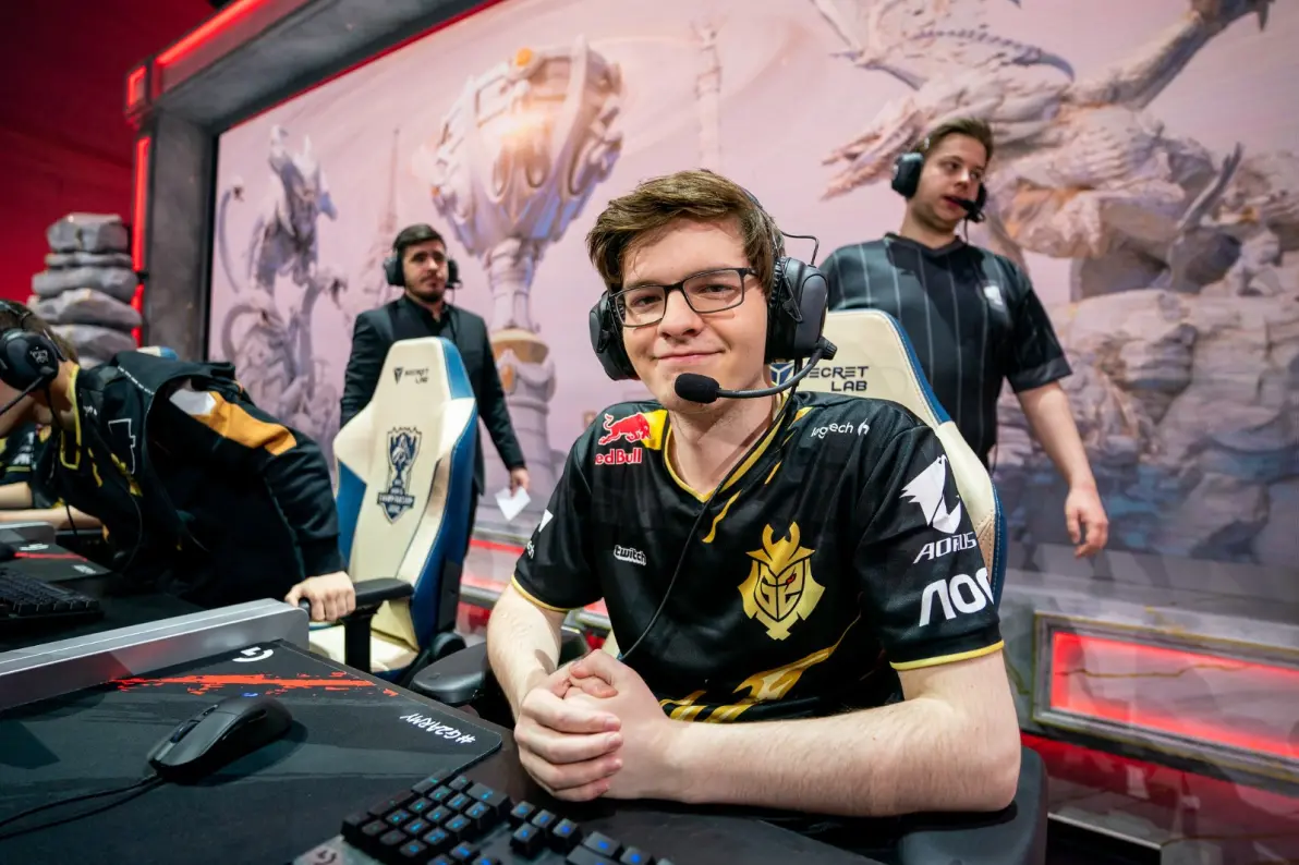 开云平台-HKA碾压FPX，Ming关键团战开团秒人顶尖较量半决赛，留下经典瞬间