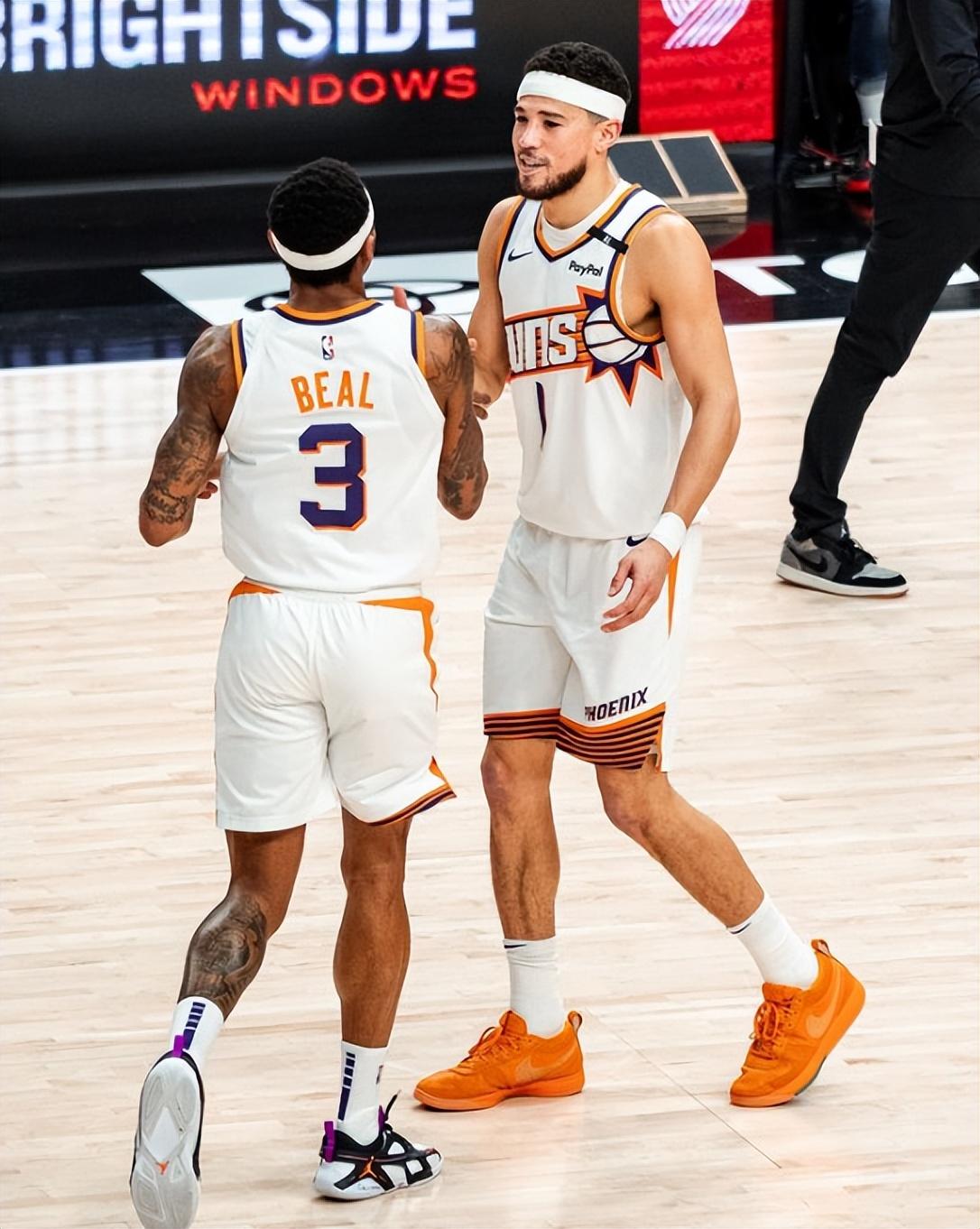 开云体育-太阳击败活塞，布克砍下30+7+7