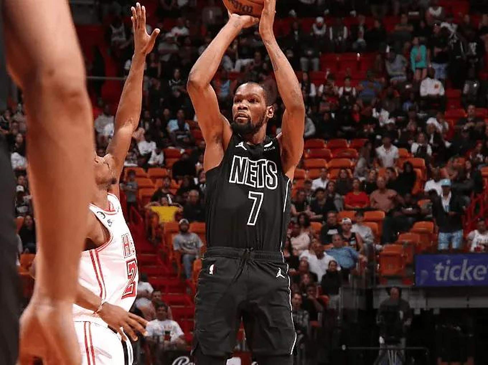 开云APP-篮网再次战胜凯尔特人，杜兰特砍下31分