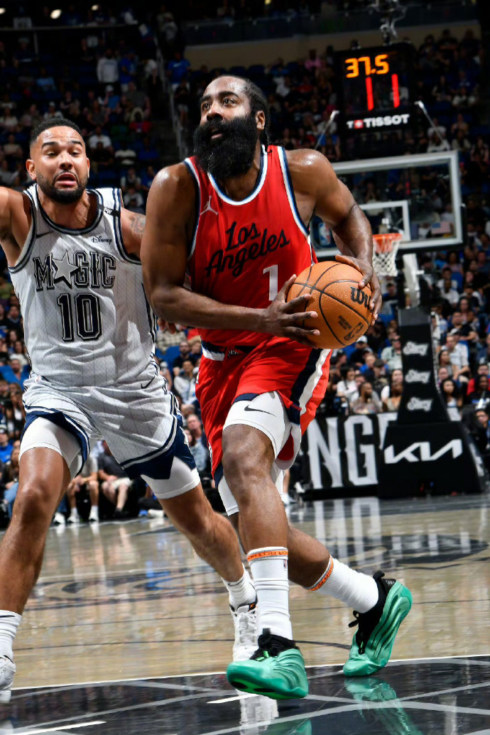 开云体育app-关于快船队击败魔术,取得双杀的信息