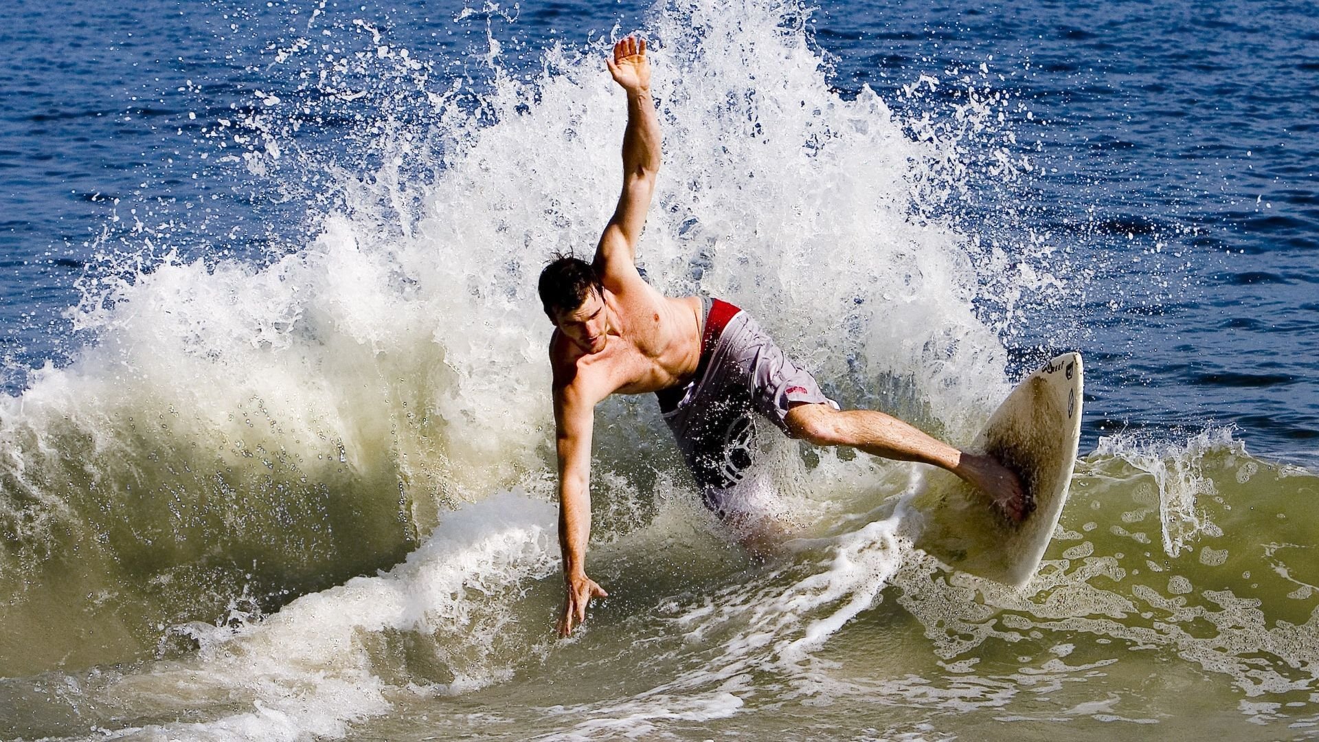 开云体育入口-欧洲绿茵见证新势力崛起,波兰铁骑轻取北欧海盗,波尔导演胜利乐章
