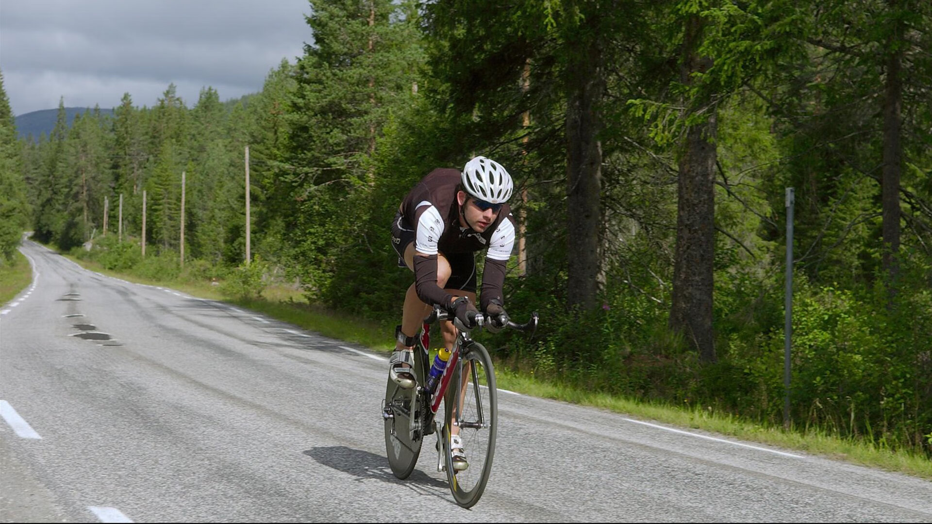 开云体育APP下载-双重奏,法兰西险境奏凯与乒乓台的烈焰升腾